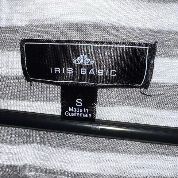 EUC Iris Basic Cardigan Size Small! - Picture 3 of 3